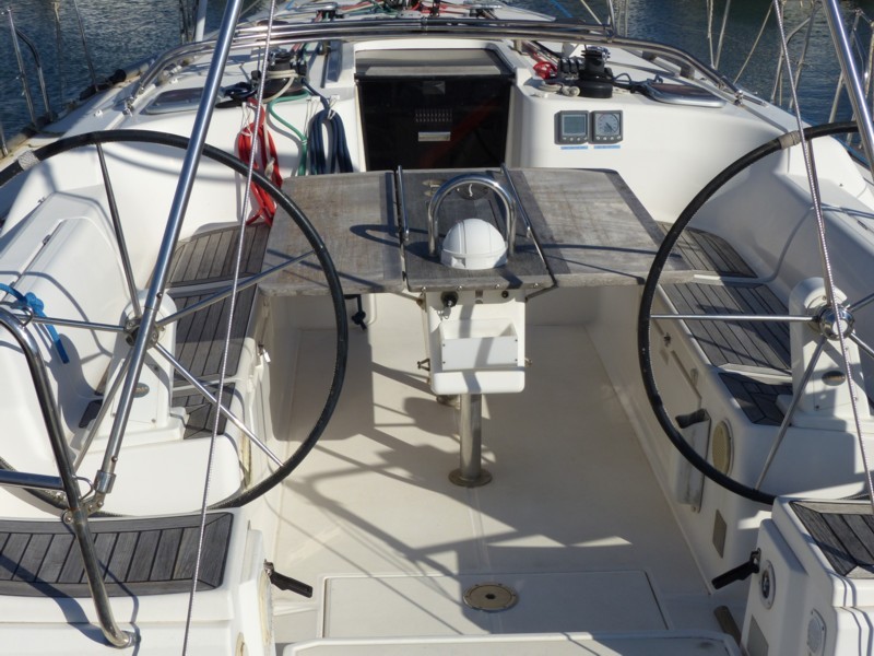 Dufour 425 - 5.jpg